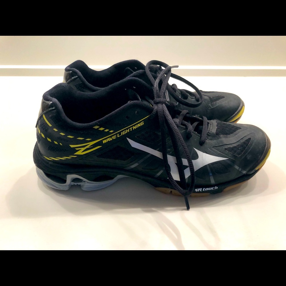 Volleyball shoes